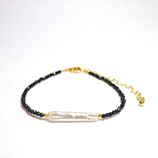 Schwarzes Spinellarmband mit Barockperle