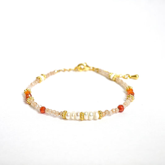 Zirkonarmband mit rotem Achat und Perlen