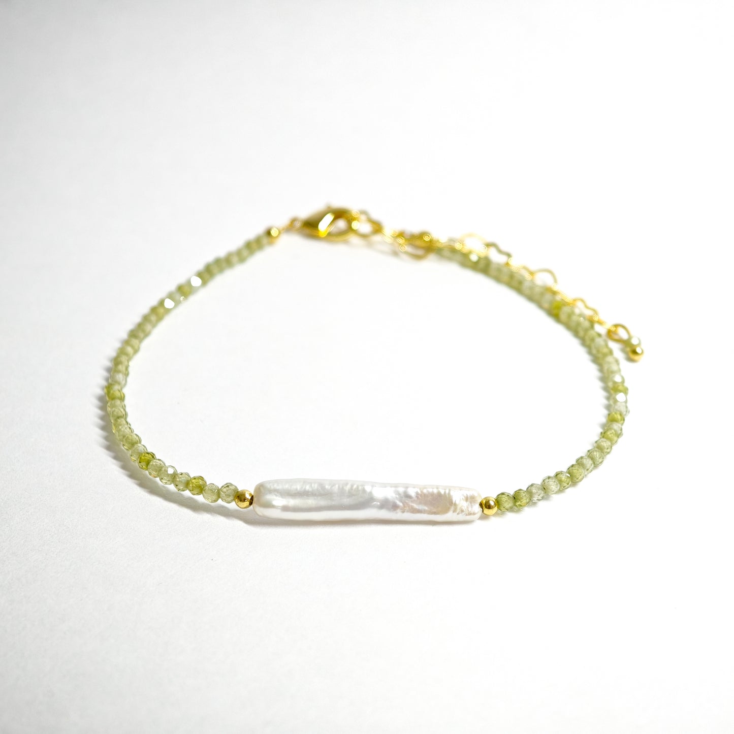 Grünes Zirkonarmband mit Barockperle