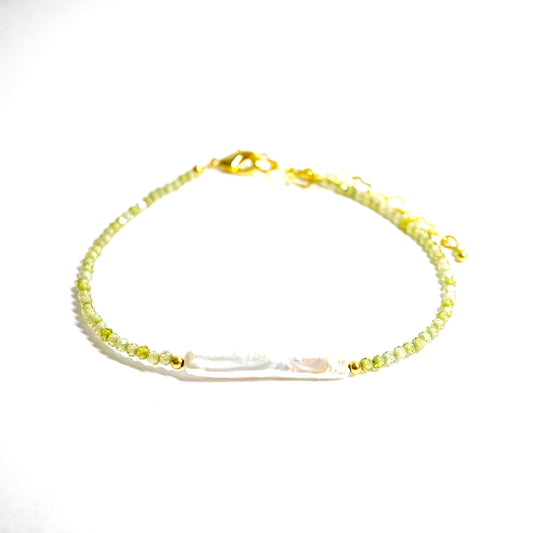 Grünes Zirkonarmband mit Barockperle