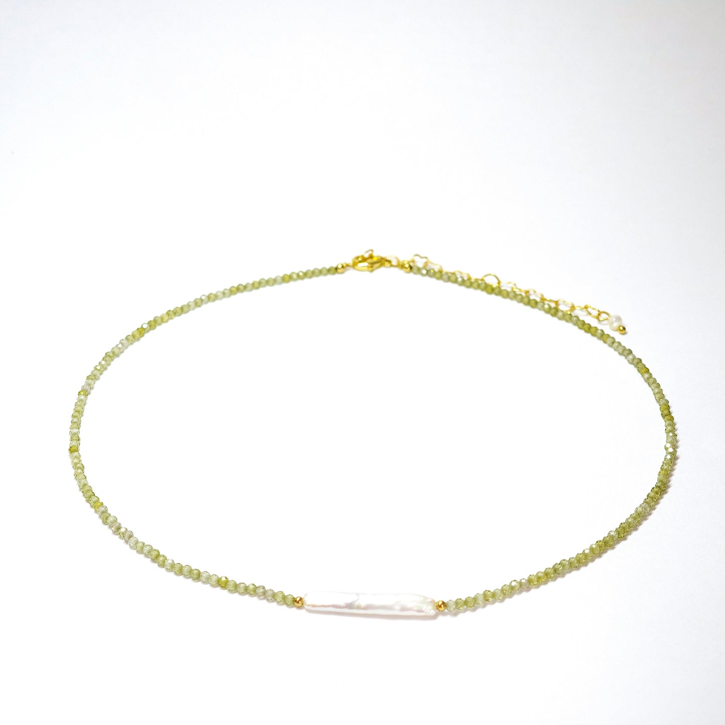 Green zircon necklace with baroque pearl