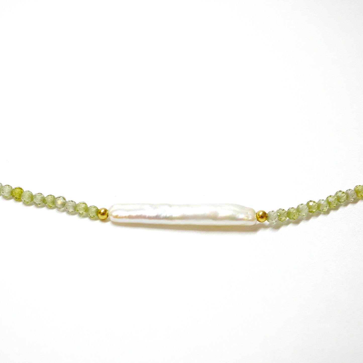 Green zircon necklace with baroque pearl