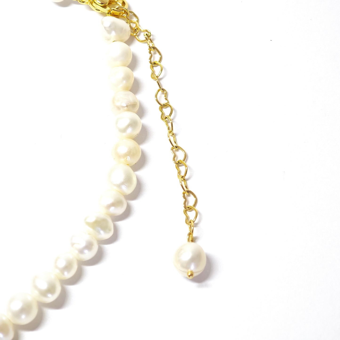 Perlenkette mit lila Blume