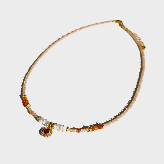 Zirkoniakette mit rotem Achat und Perlen