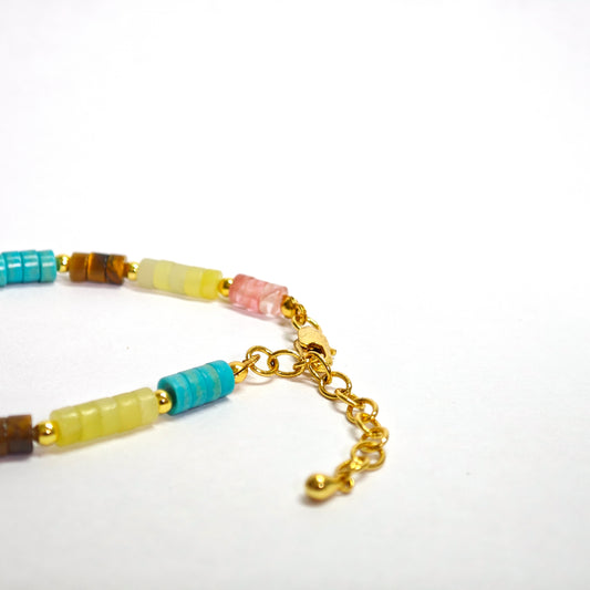 Bunte Armband aus Natursteinperlen