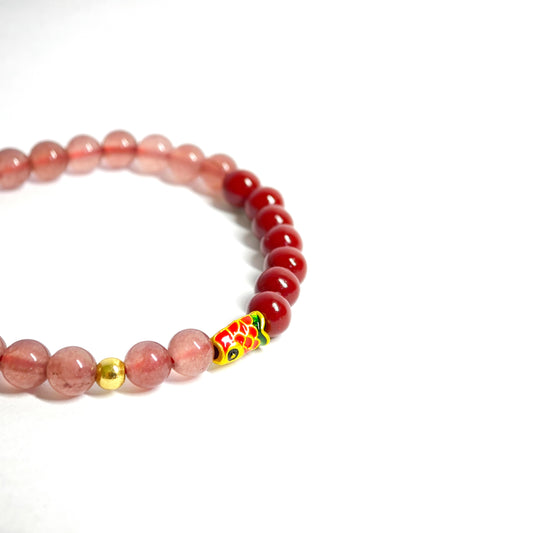 Erdbeerkristall-Zinnoberarmband mit Koi