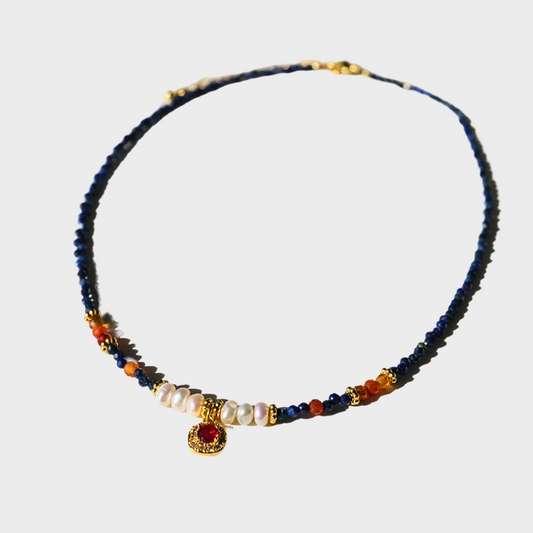 Lapislazuli-Halskette mit rotem Achat und Perlen