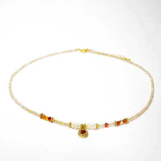 Zirkoniakette mit rotem Achat und Perlen