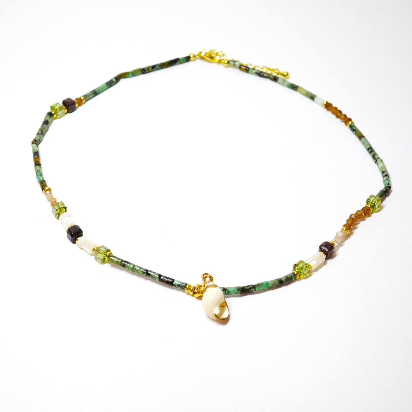 African pine necklace with shell