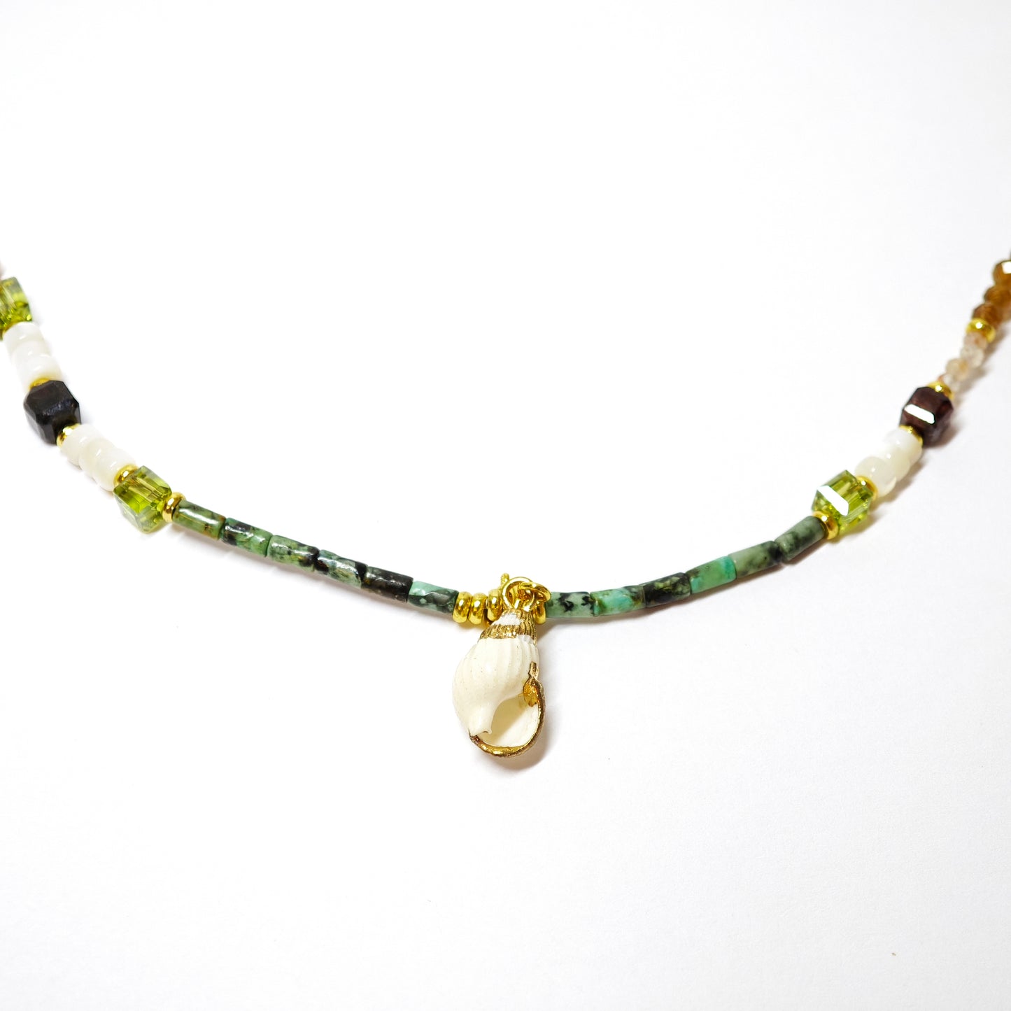 African pine necklace with shell